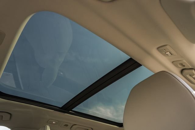 Used 2023 Volvo XC60 T8 Plus image 30