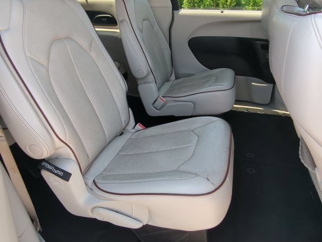 Used 2020 Chrysler Pacifica Limited w/ Tire & Wheel Group FWD image 26
