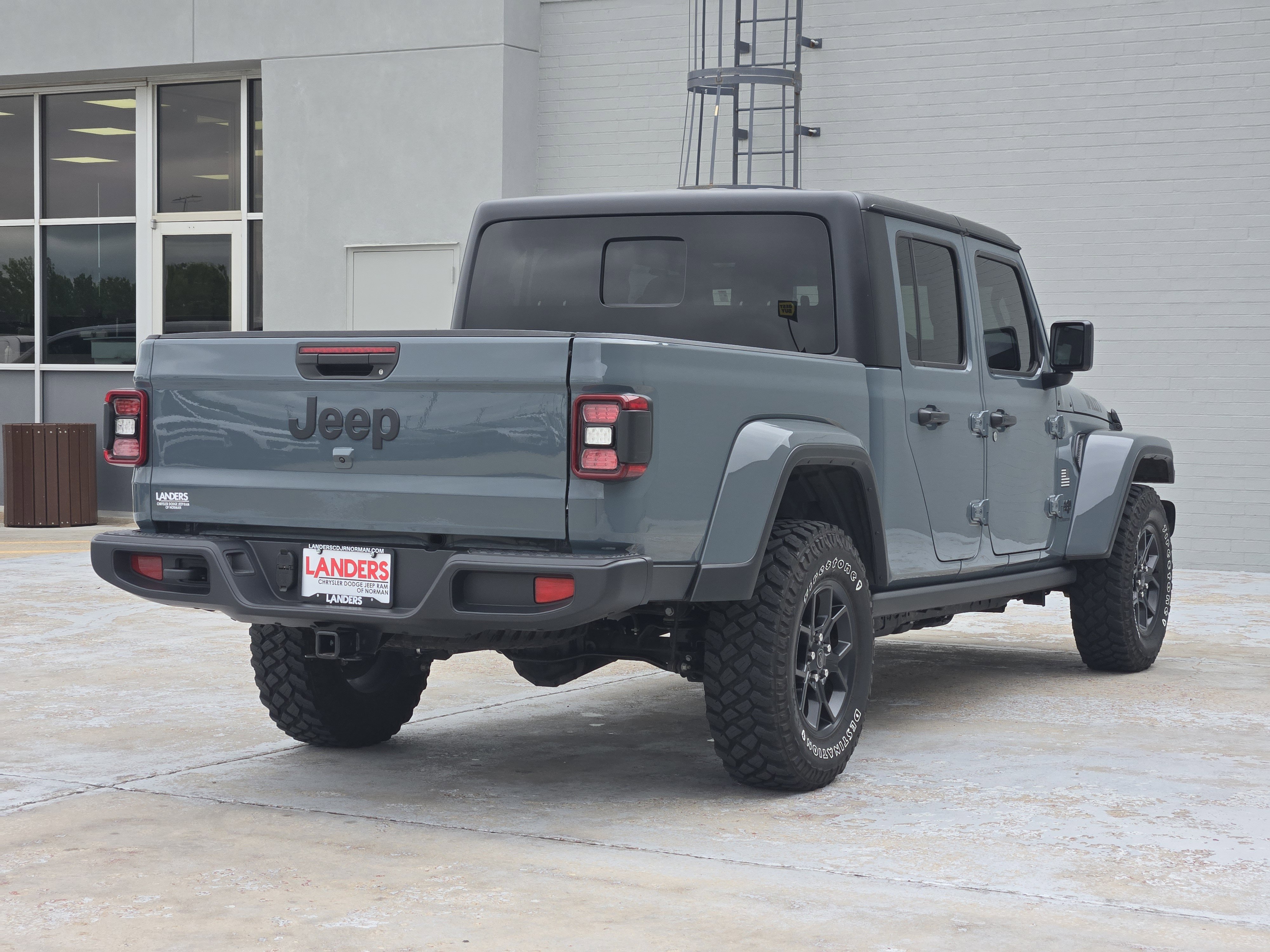 Used 2024 Jeep Gladiator Sport image 8
