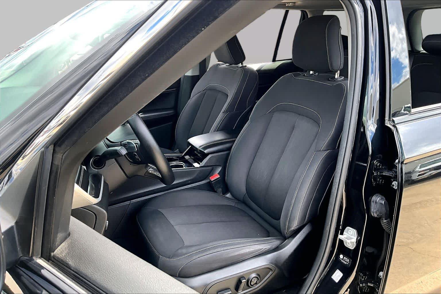 Used 2022 Jeep Grand Cherokee Laredo w/ Luxury Tech Group I AWD/4WD image 8