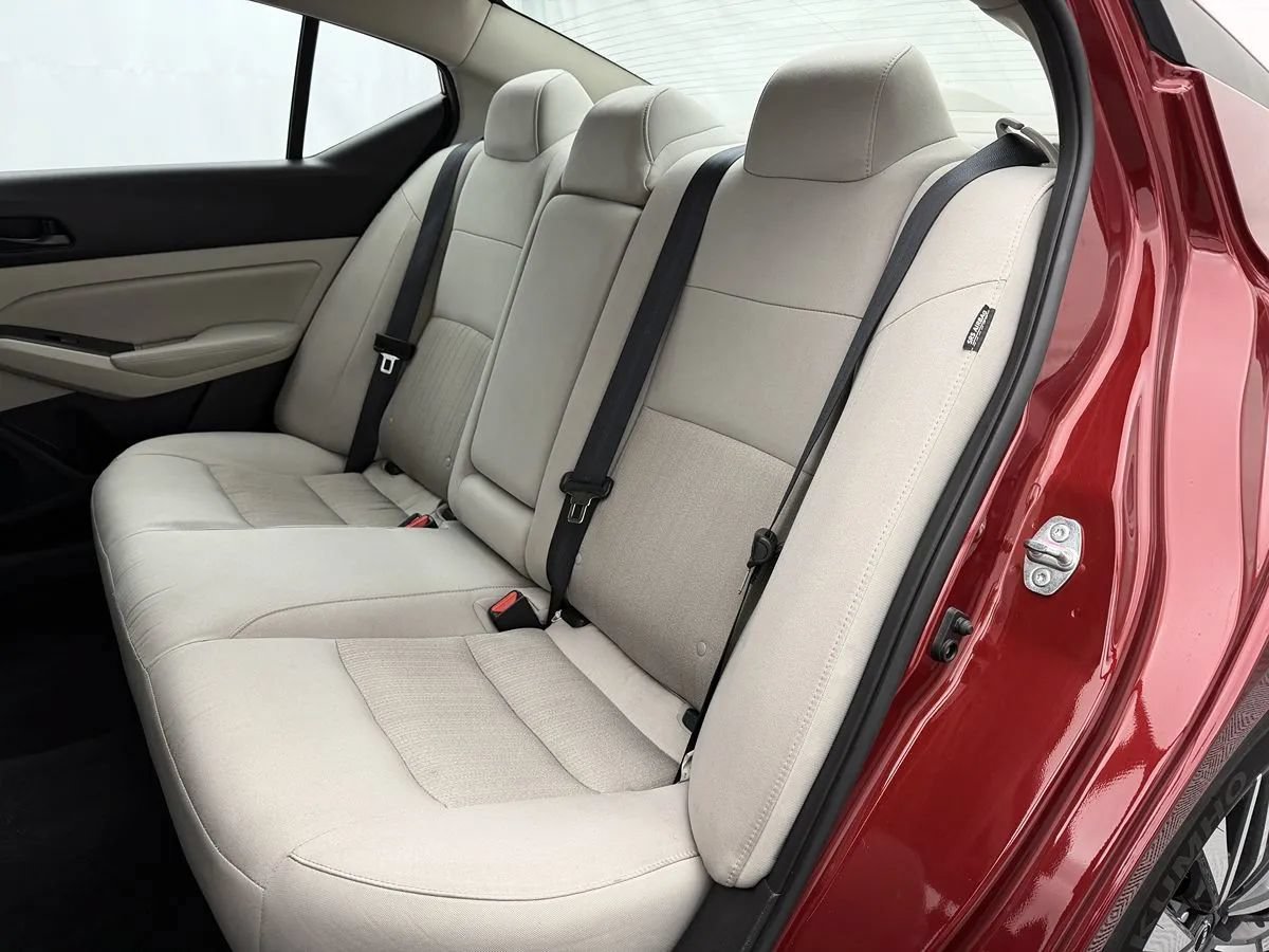 Used 2025 Nissan Altima 2.5 SV FWD image 17