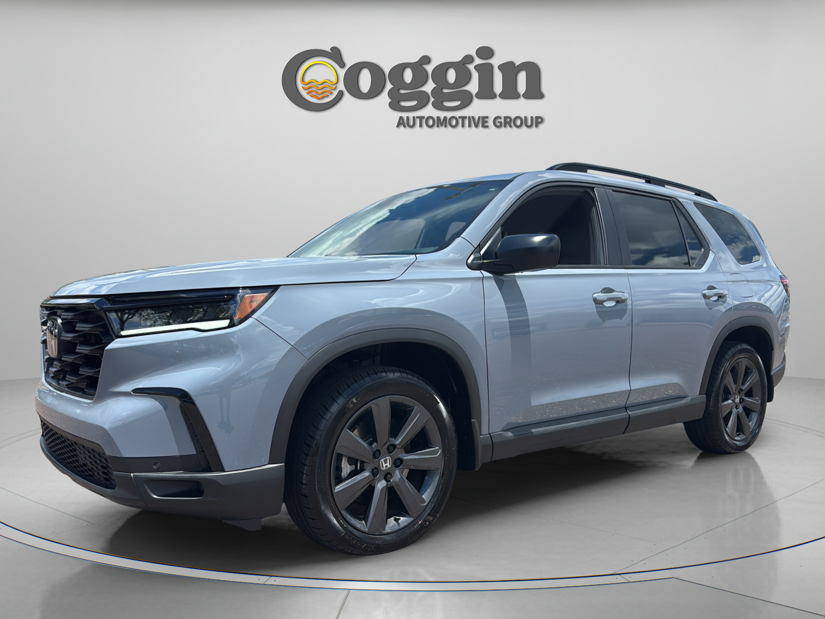 Used 2025 Honda Pilot Sport image 1