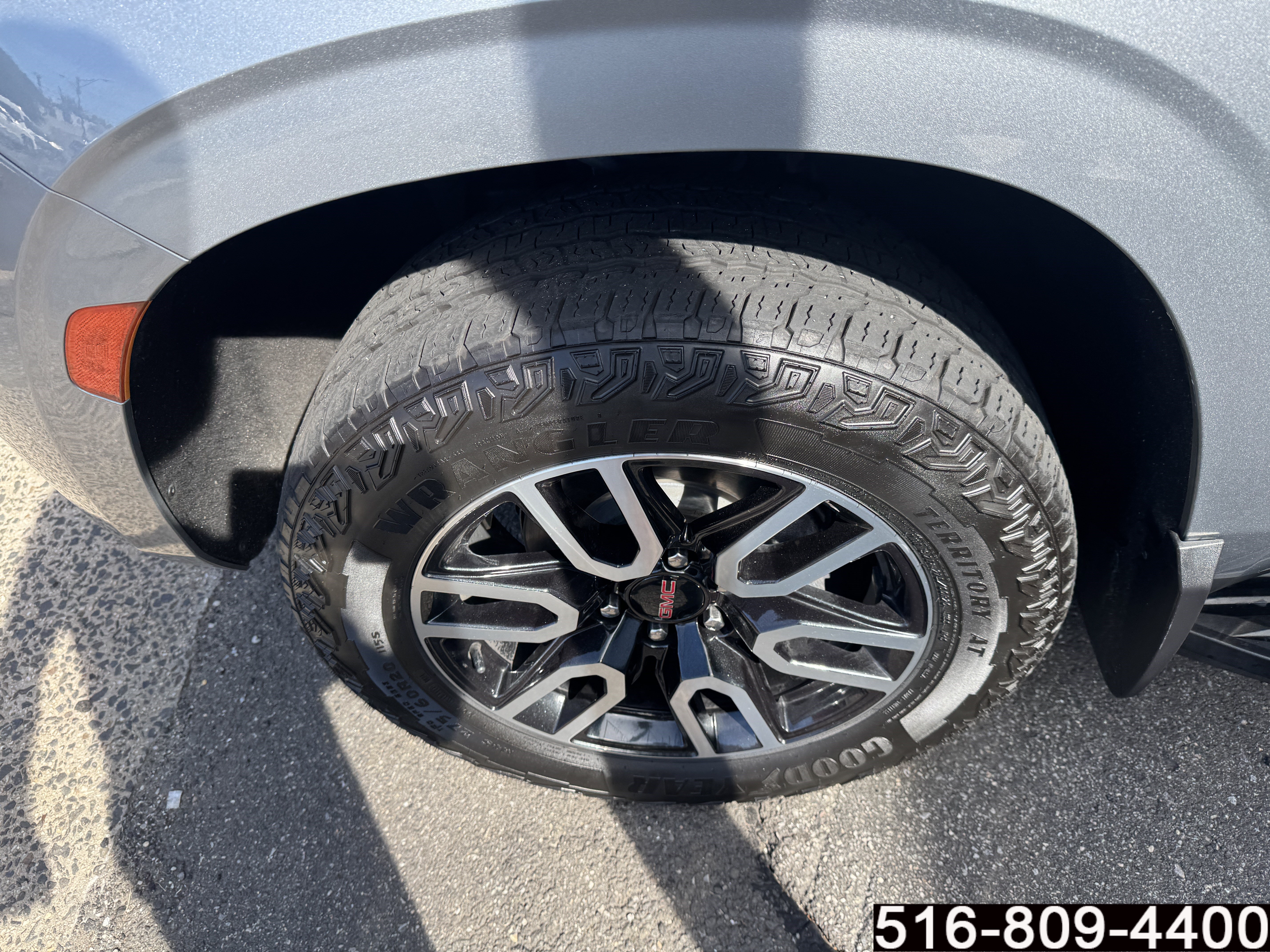 Used 2024 GMC Yukon AT4 AWD/4WD image 10