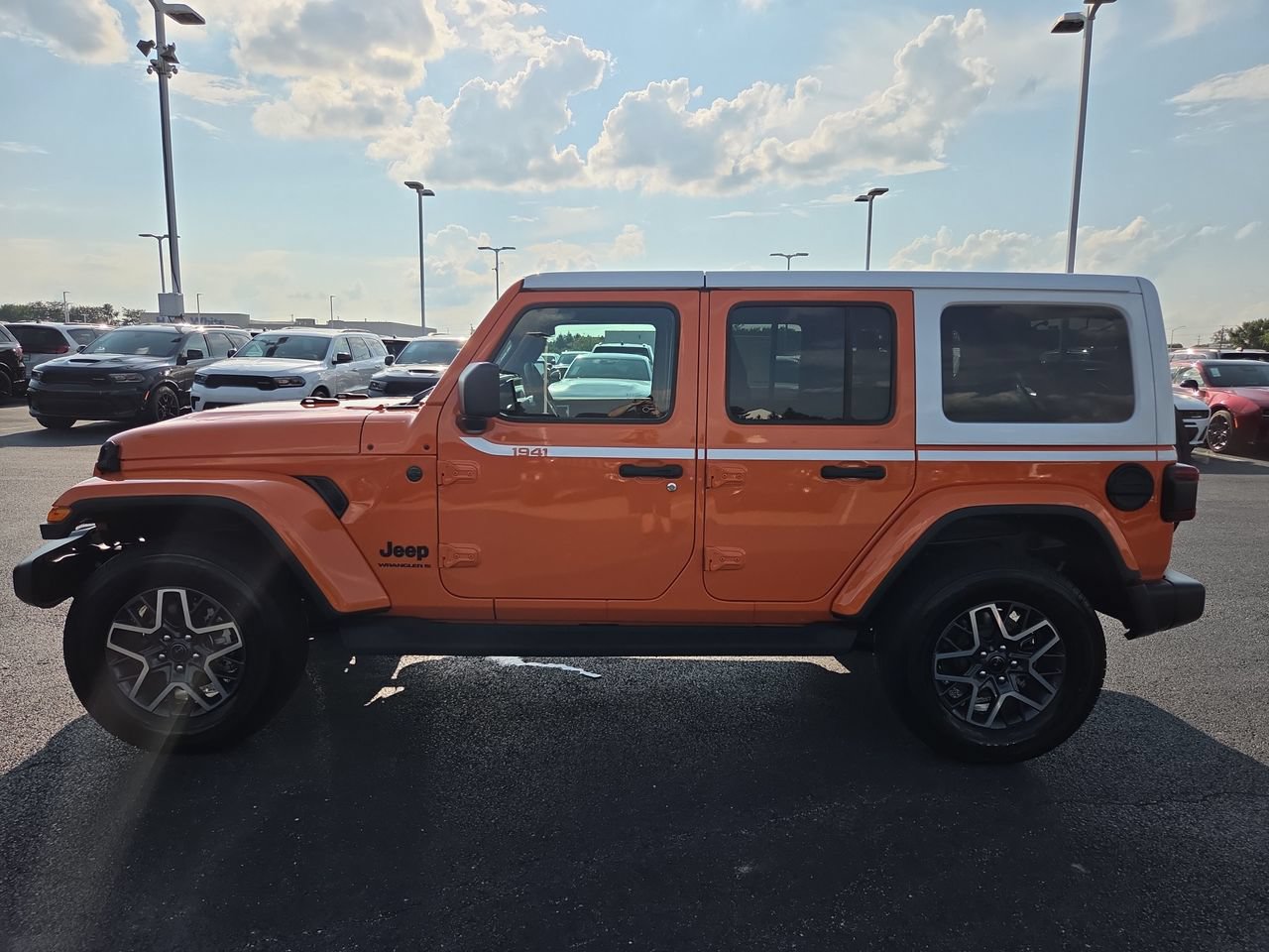 New 2026 Jeep Wrangler Unlimited Sahara w/ Whitecap Package AWD/4WD image 25