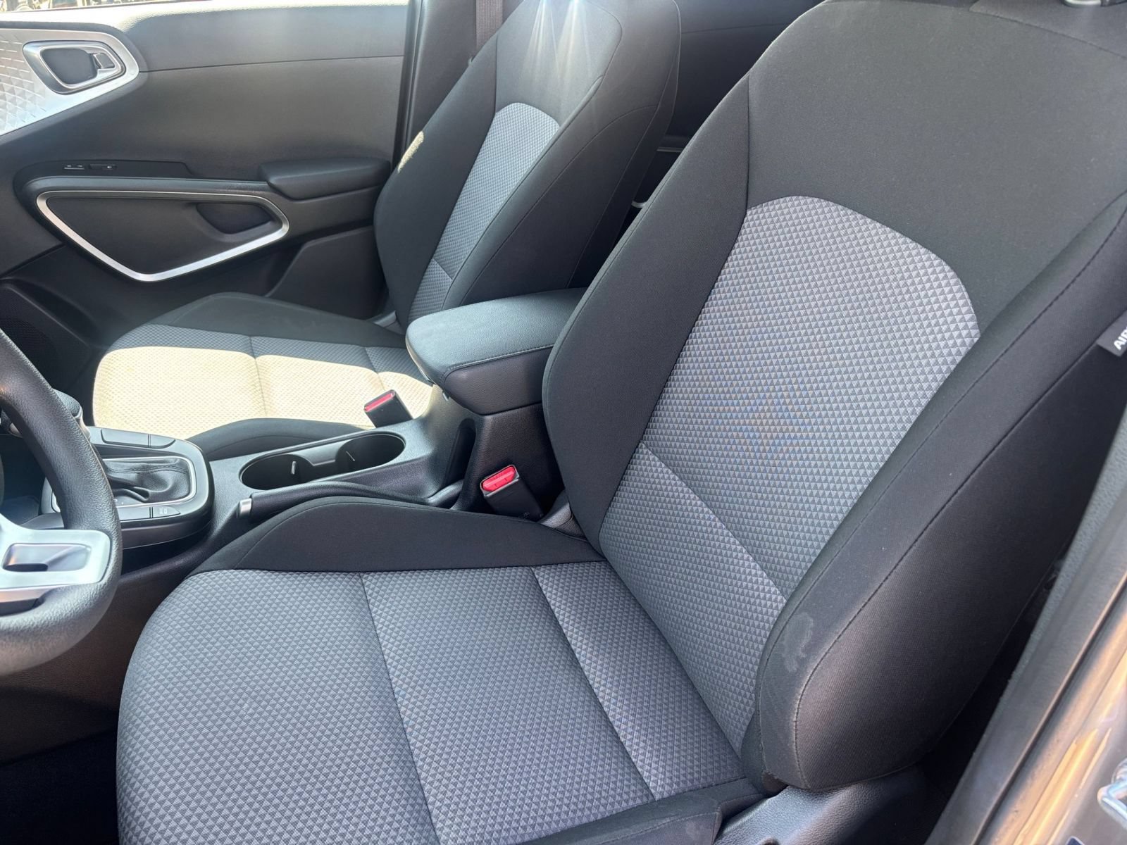 Used 2025 Kia Soul LX w/ LX Technology Package FWD image 28