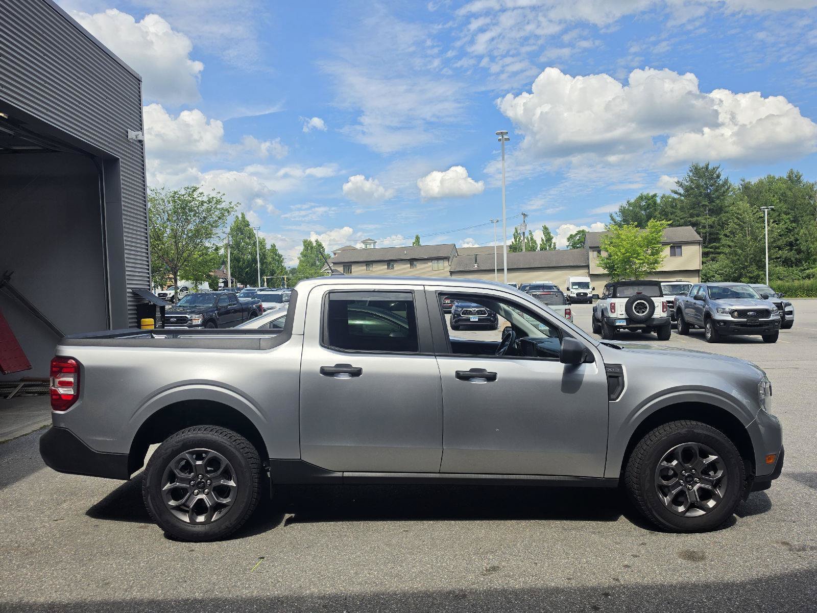 Used 2022 Ford Maverick XLT FWD image 2