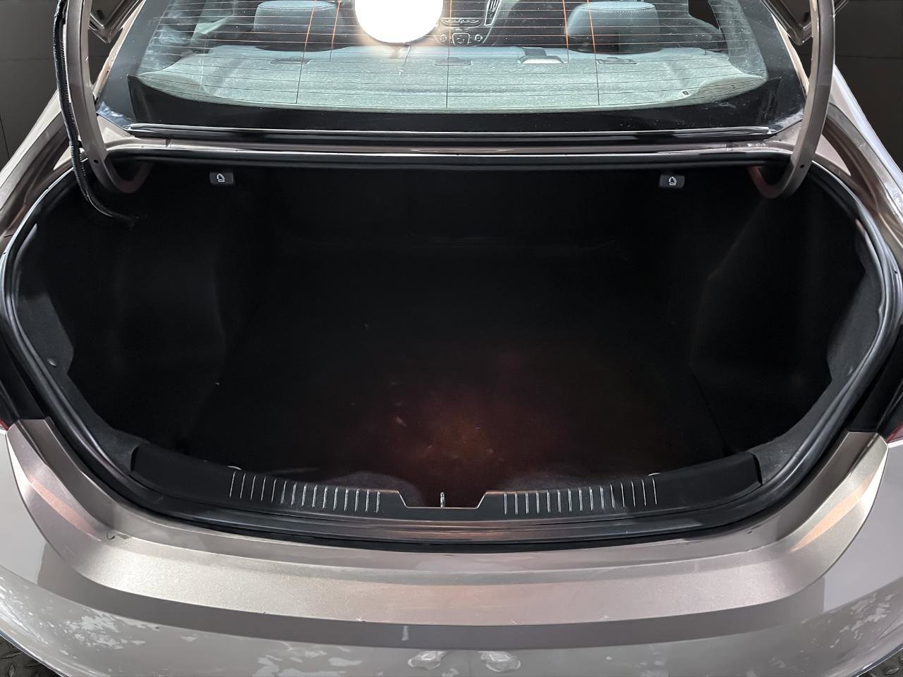 Used 2018 Chevrolet Malibu LT image 9