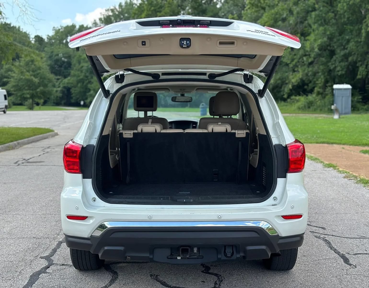 Used 2019 Nissan Pathfinder Platinum AWD/4WD image 9