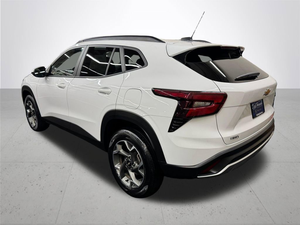 Used 2024 Chevrolet Trax LT image 4