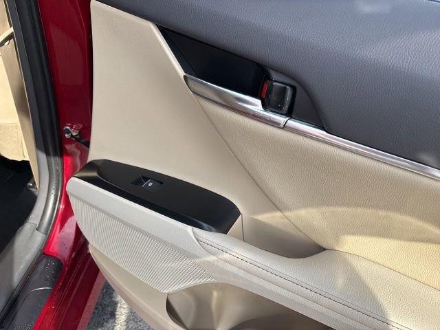 Used 2020 Toyota Camry XLE image 15