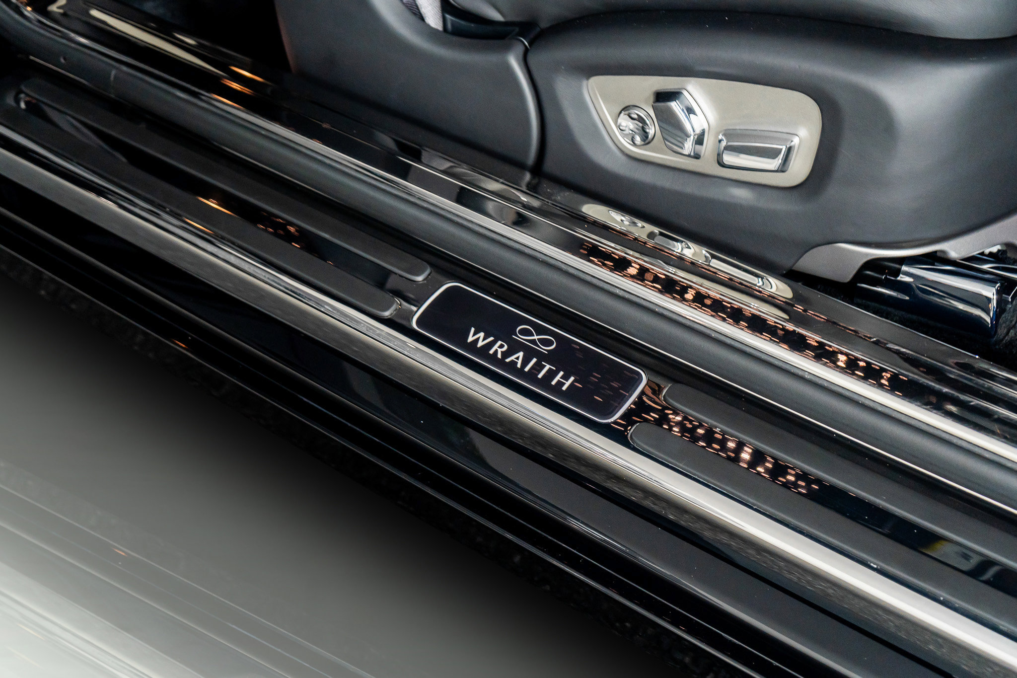 Used 2020 Rolls-Royce Wraith RWD image 32