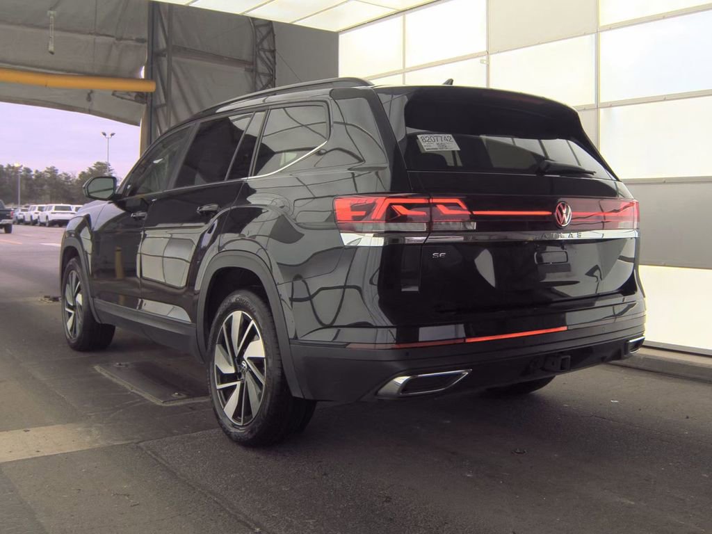 Used 2024 Volkswagen Atlas SE image 6