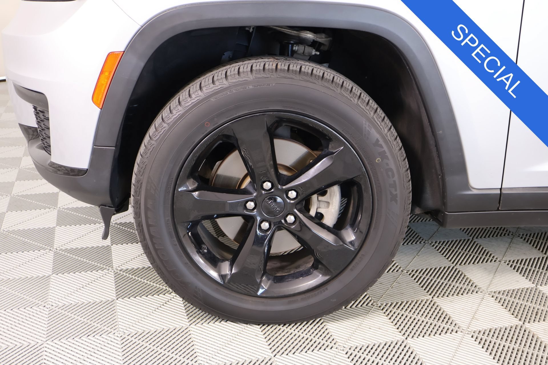 Used 2021 Jeep Grand Cherokee L Laredo AWD/4WD image 18