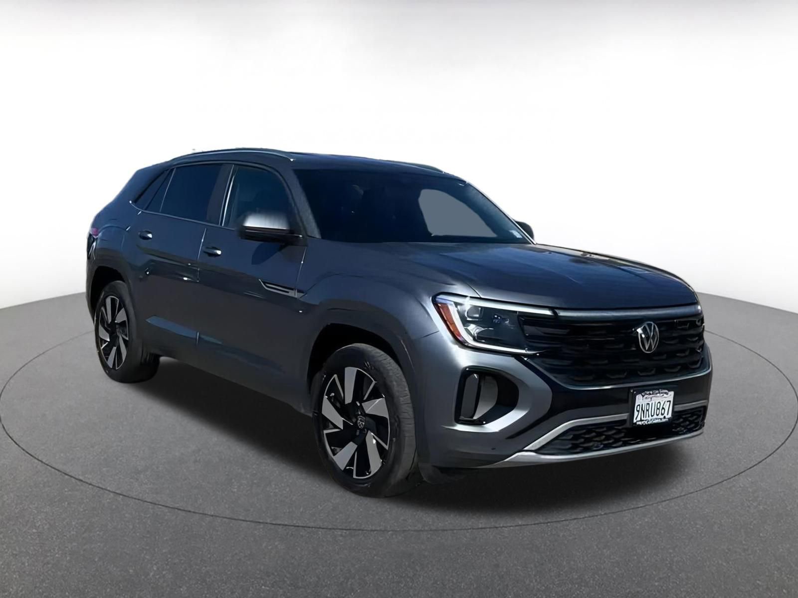 Used 2025 Volkswagen Atlas Cross Sport SE image 2
