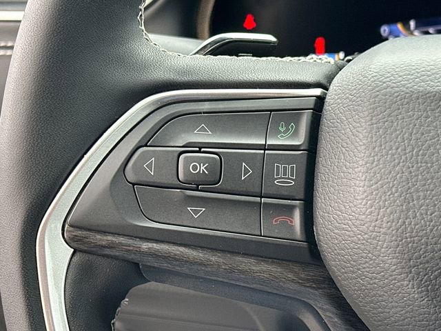 Certified 2025 Jeep Grand Cherokee Limited w/ MOPAR Finishing Package AWD/4WD image 30
