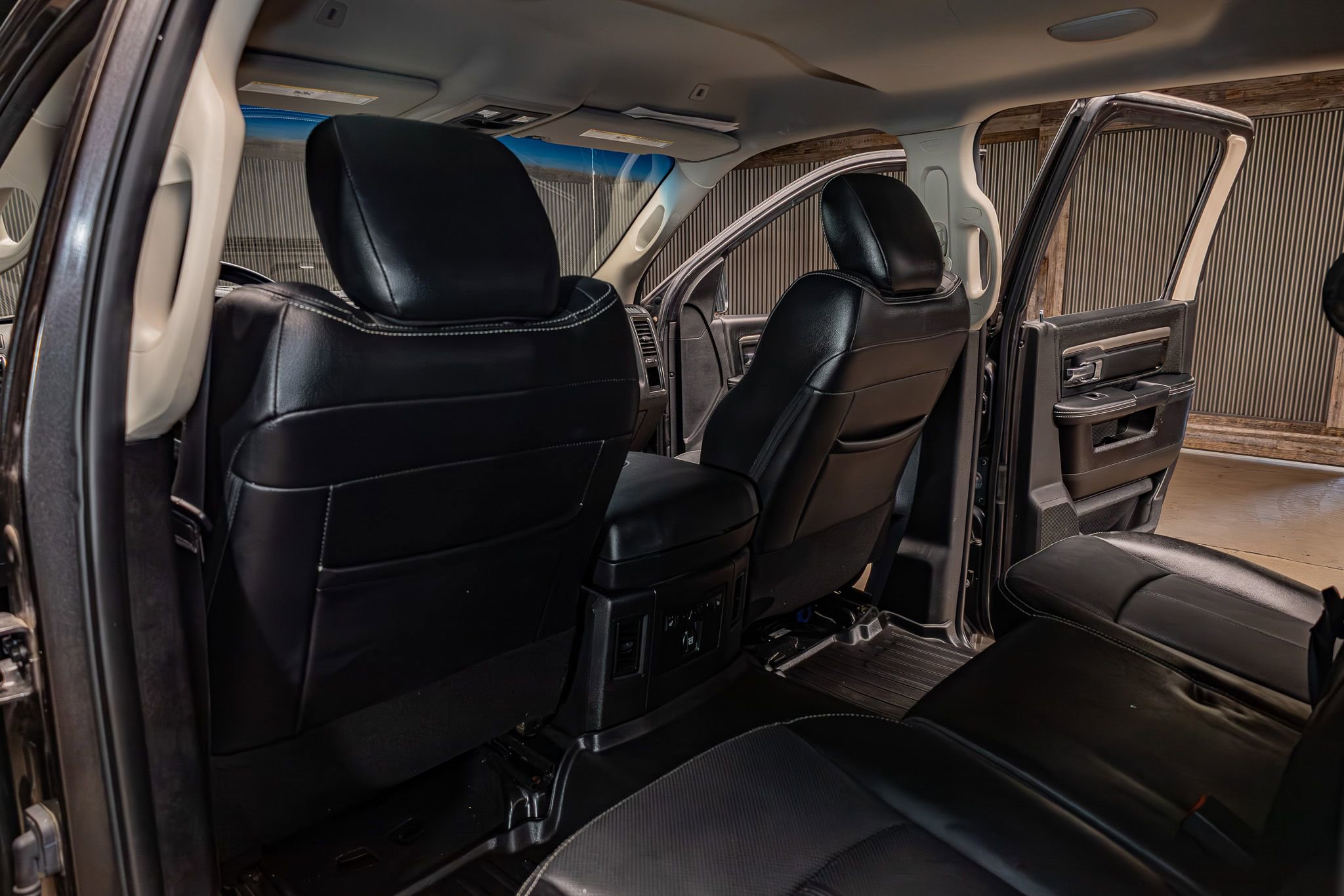 Used 2018 RAM 2500 Laramie w/ Sport Appearance Group AWD/4WD image 22
