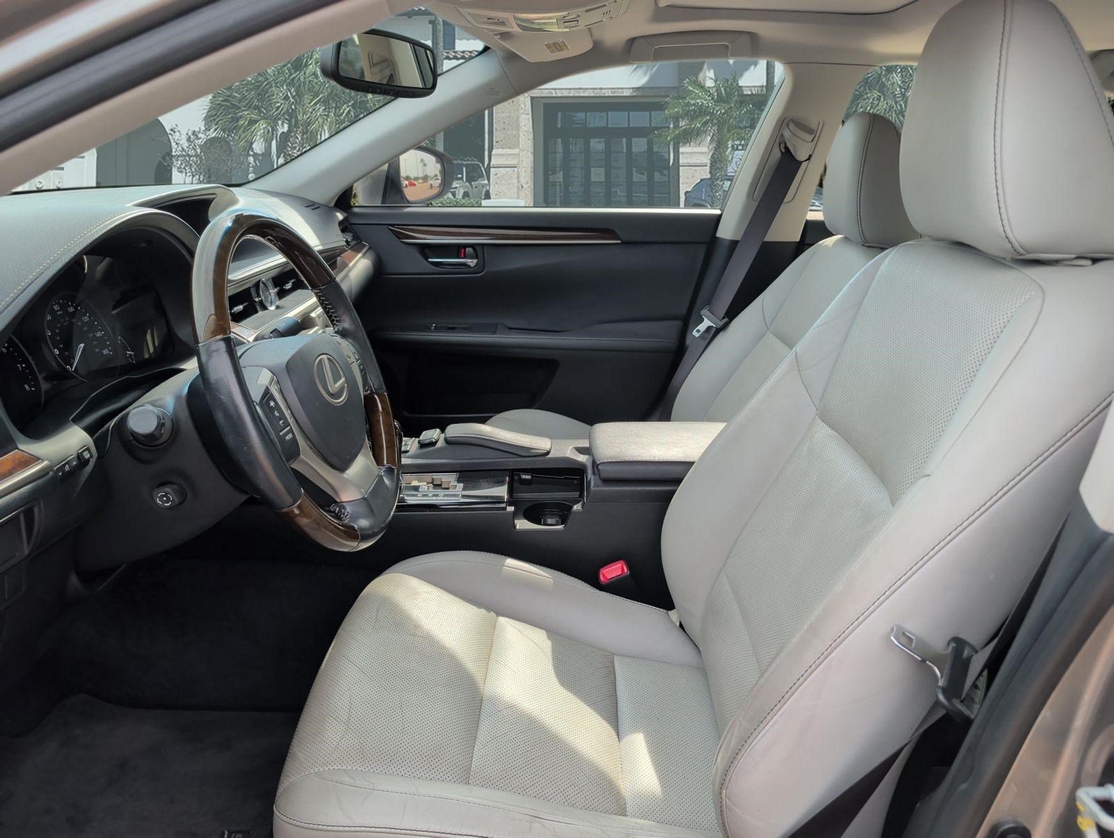 Used 2015 Lexus ES 350 w/ Luxury Package FWD image 11