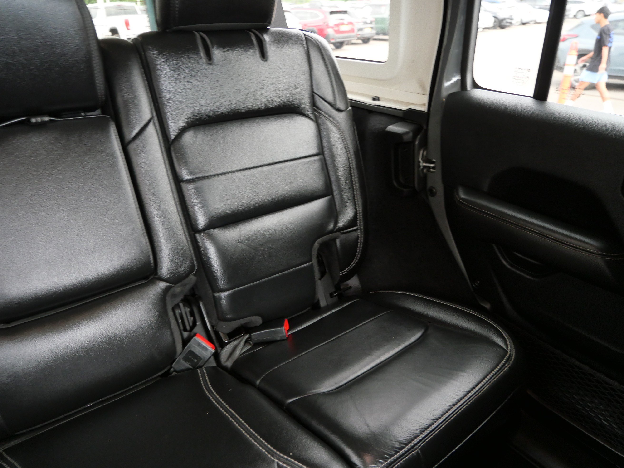 Used 2019 Jeep Wrangler Unlimited Sahara w/ Dual Top Group AWD/4WD image 14