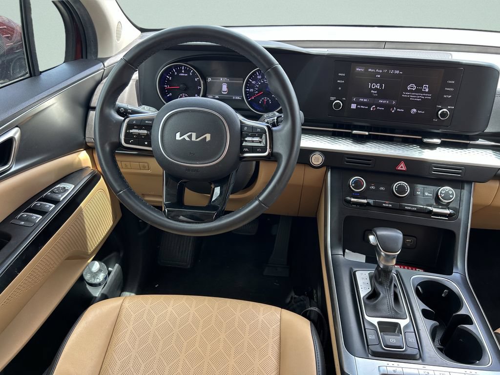 Used 2024 Kia Carnival LX FWD image 18
