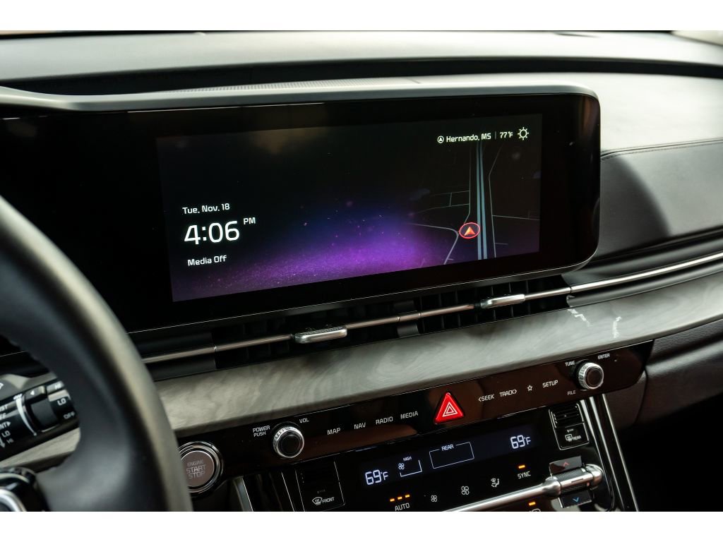 Used 2023 Kia Carnival SX image 20