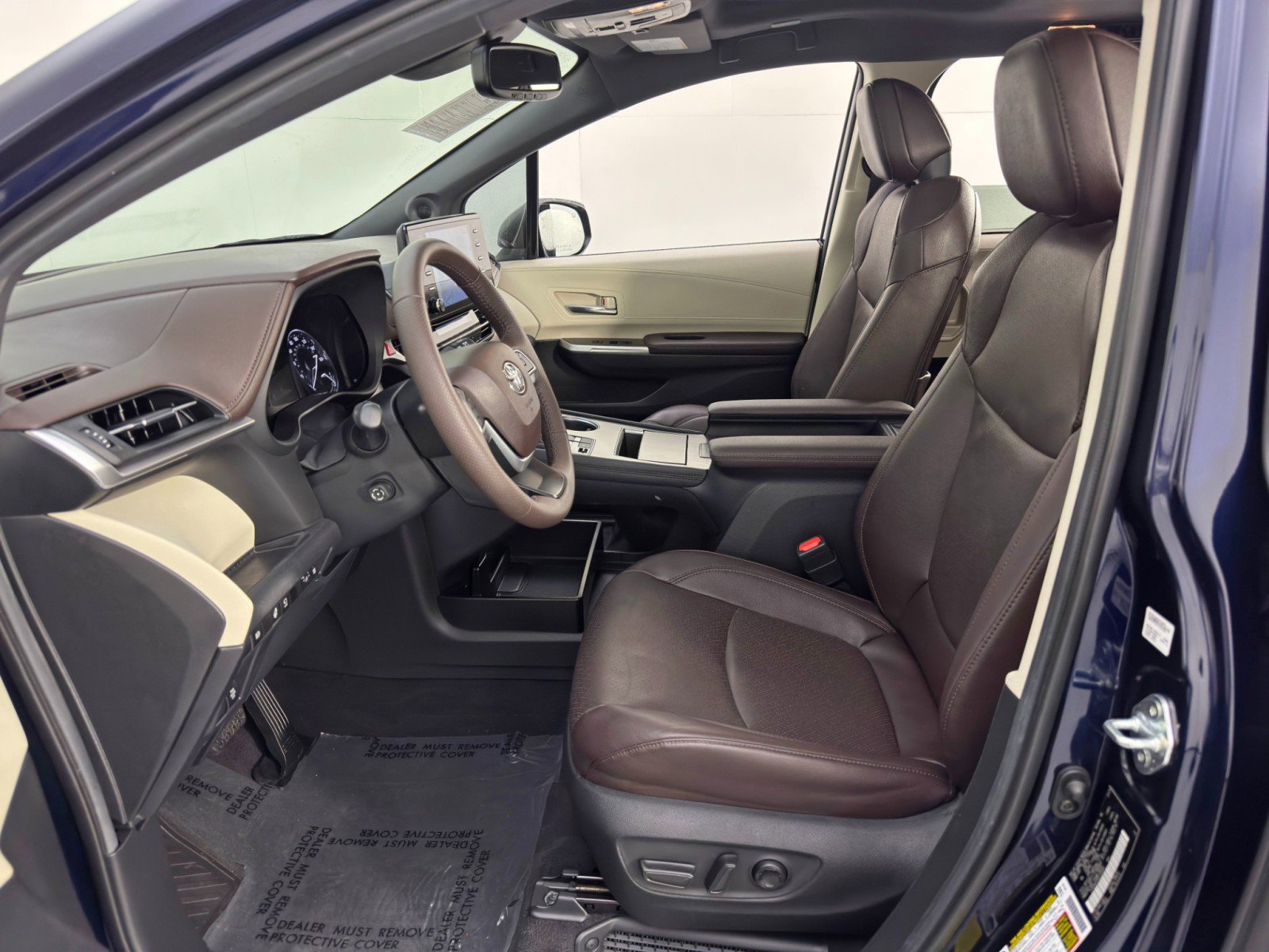 Used 2024 Toyota Sienna Platinum image 17