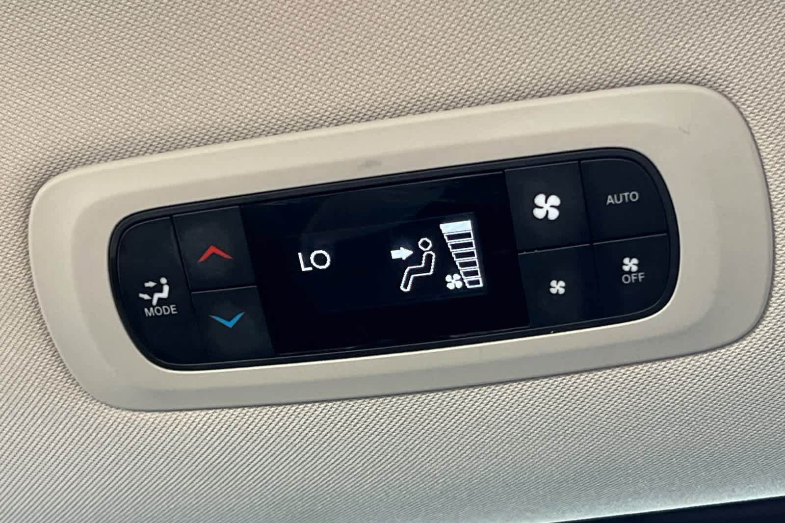 Used 2024 Chrysler Pacifica Touring-L FWD image 14