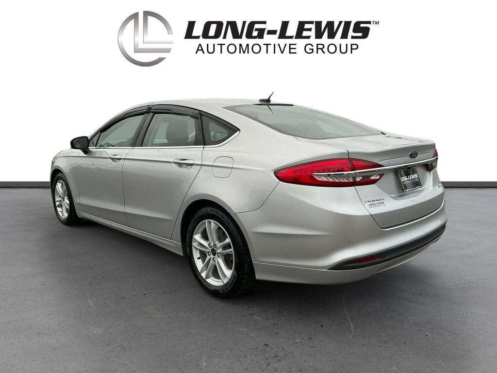 Used 2018 Ford Fusion SE w/ Fusion SE Technology Package image 4