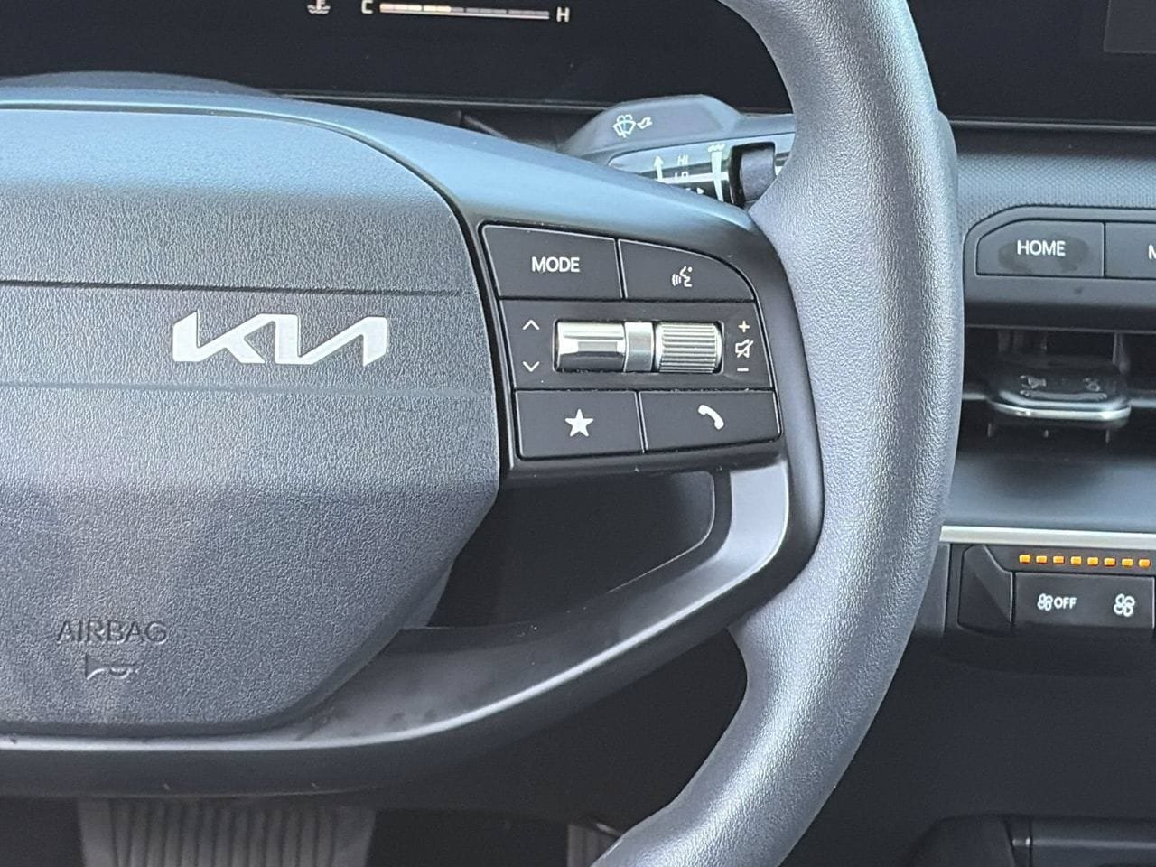 Certified 2025 Kia K4 FWD image 23