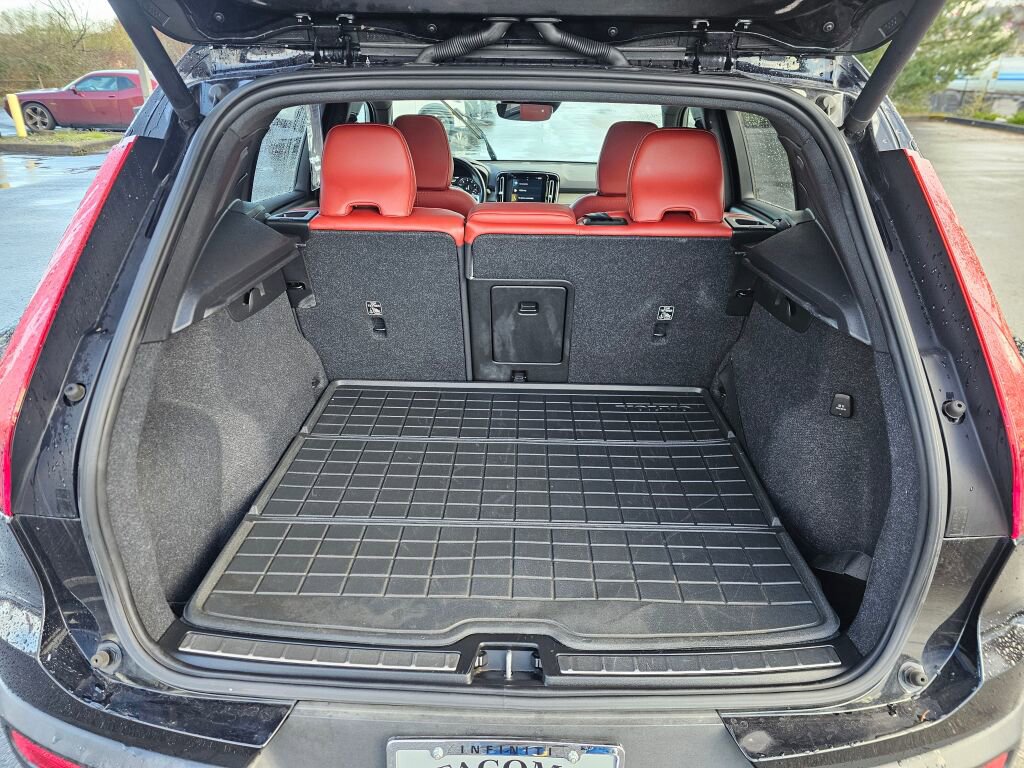 Used 2019 Volvo XC40 T4 Inscription image 18