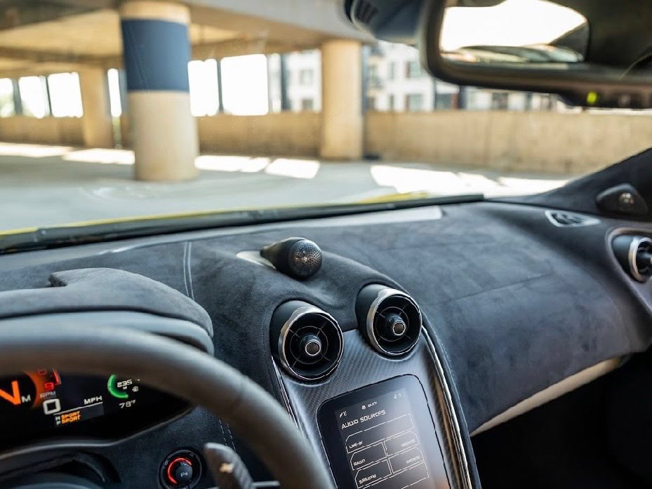 Used 2018 McLaren 570S Coupe RWD image 15