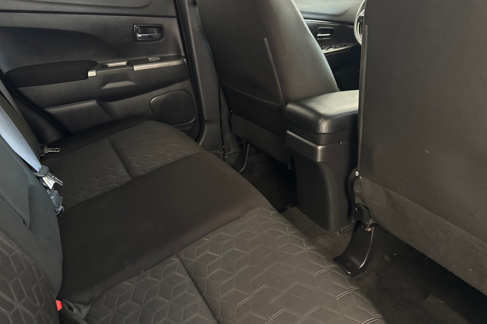 Used 2021 Mitsubishi Outlander Sport SE FWD image 31
