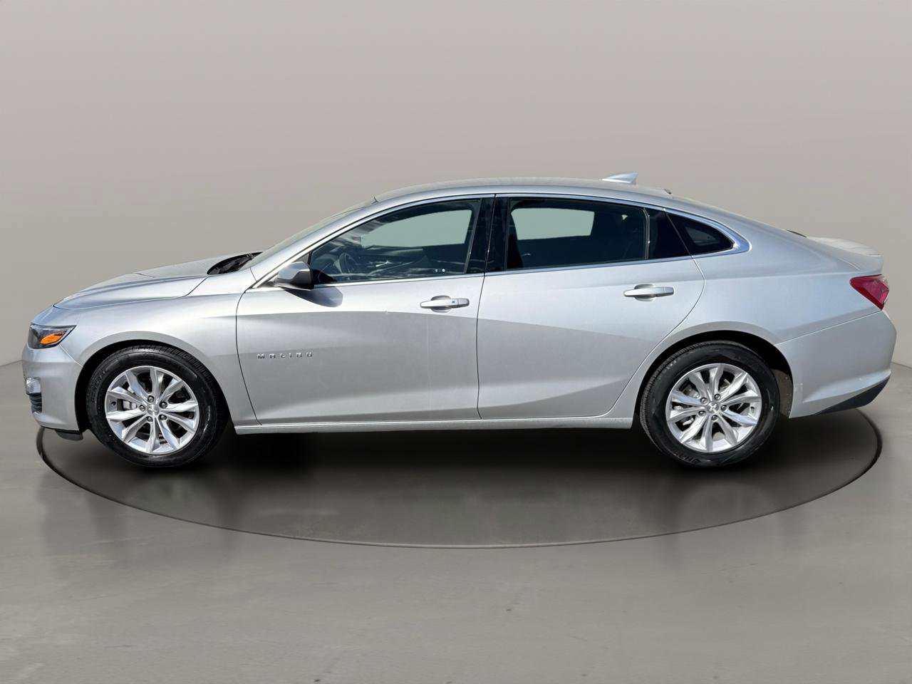 Used 2020 Chevrolet Malibu LT image 3