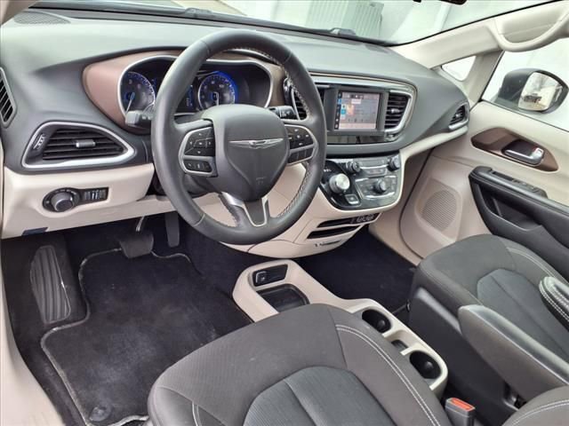 Used 2022 Chrysler Voyager LX FWD image 21