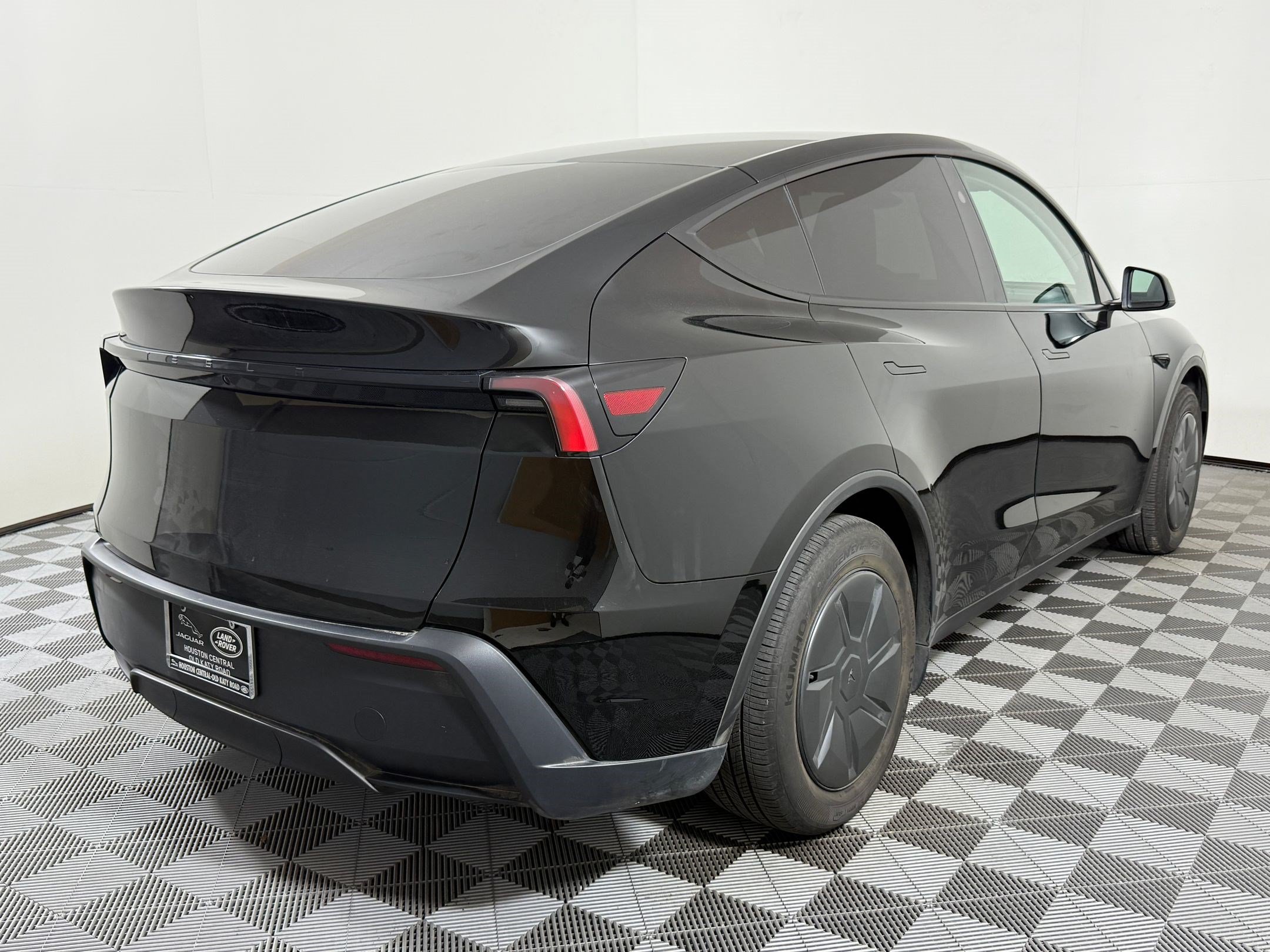 Used 2026 Tesla Model Y 2WD image 9