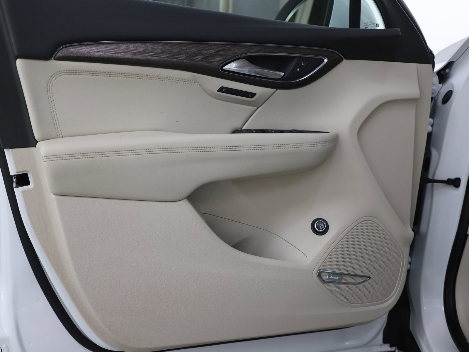 Used 2021 Buick Envision Avenir w/ Technology Package II image 19