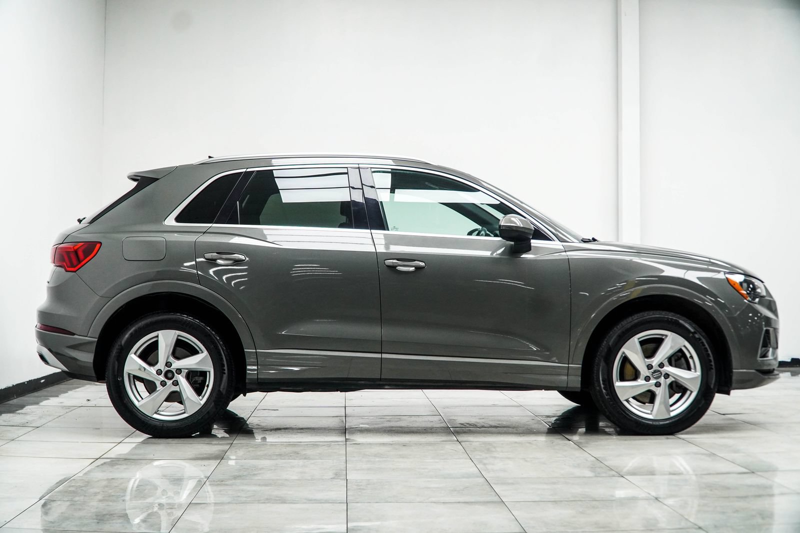 Used 2019 Audi Q3 2.0T Premium w/ Convenience Package AWD/4WD image 7