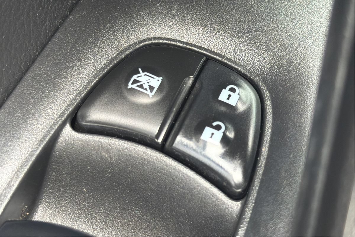 Used 2019 Nissan Rogue Sport S FWD image 32