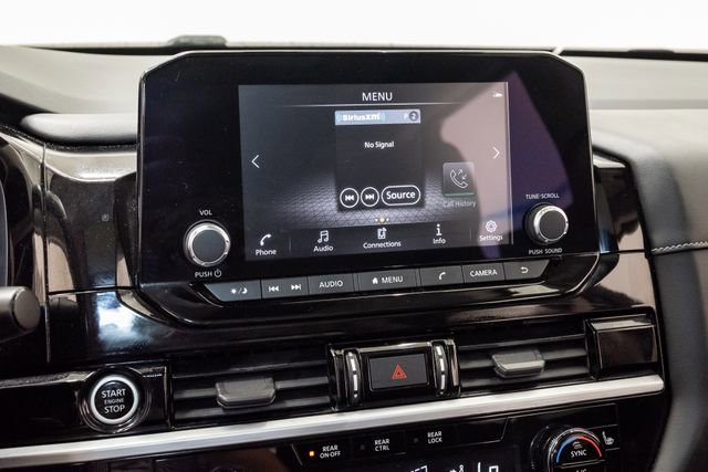 Used 2022 Nissan Pathfinder SV w/ SV Premium Package FWD image 18