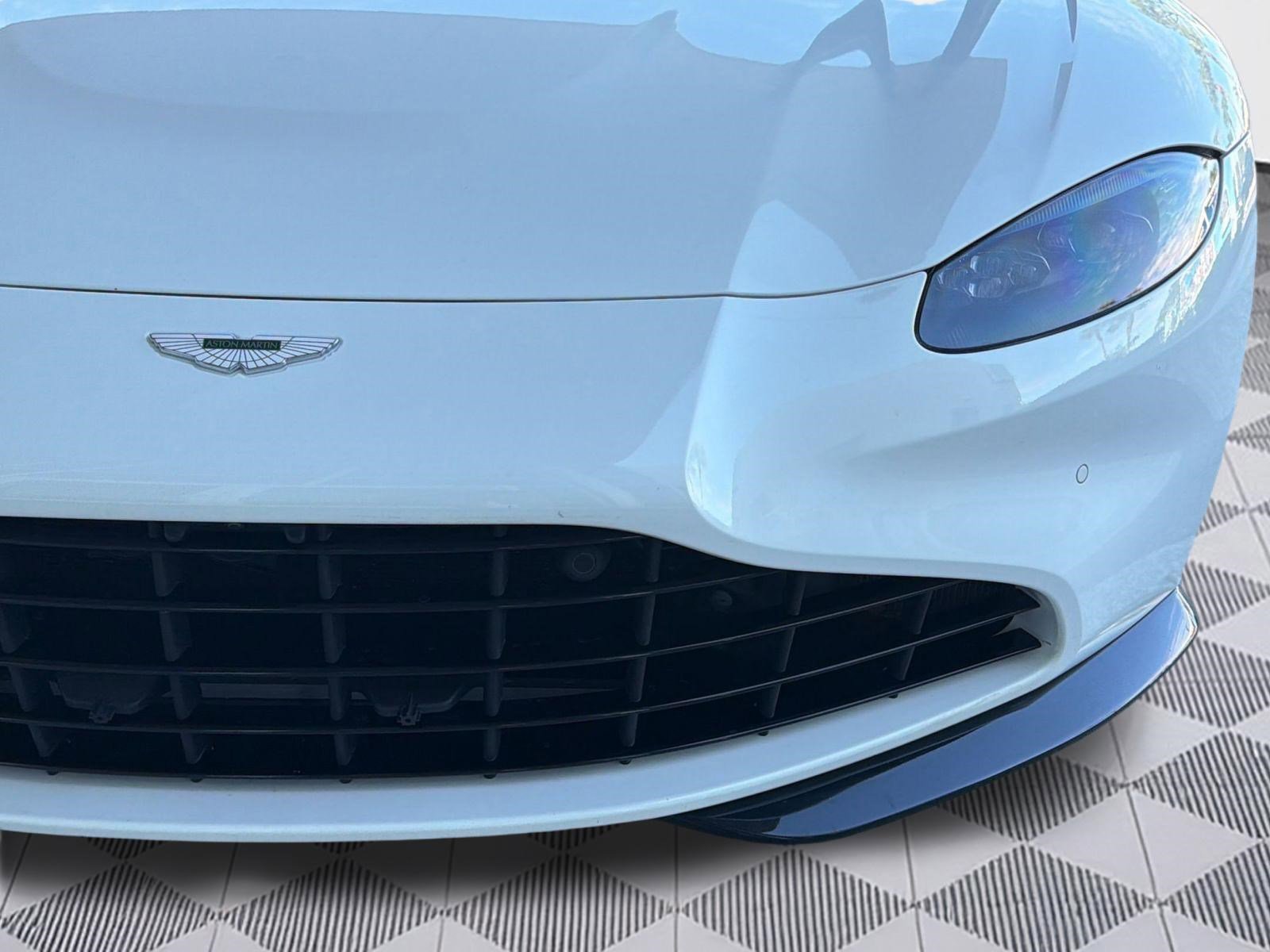 Used 2021 Aston Martin V8 Vantage Roadster RWD image 11