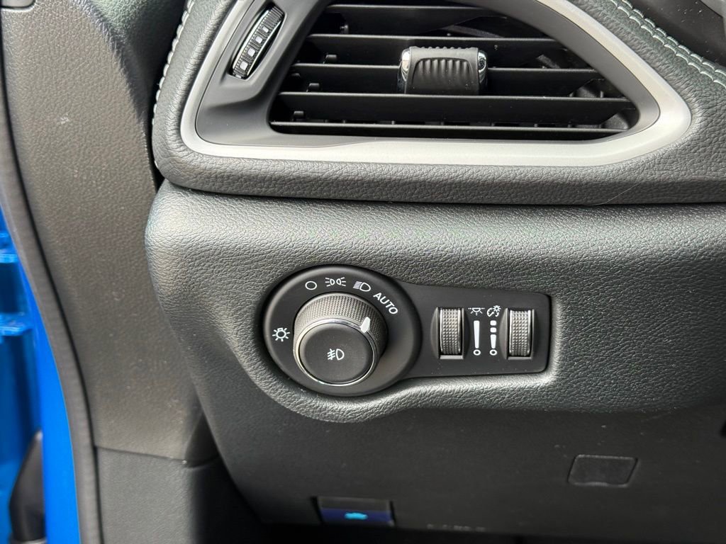 New 2026 Chrysler Pacifica Select FWD image 18