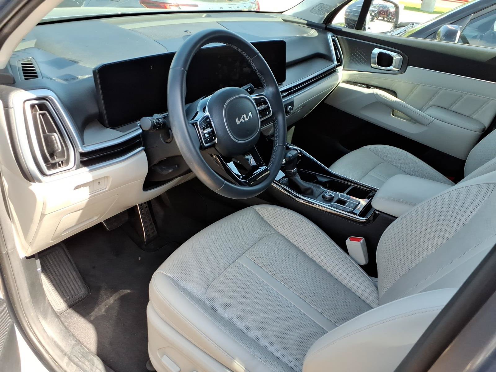 Used 2024 Kia Sorento SX FWD image 2