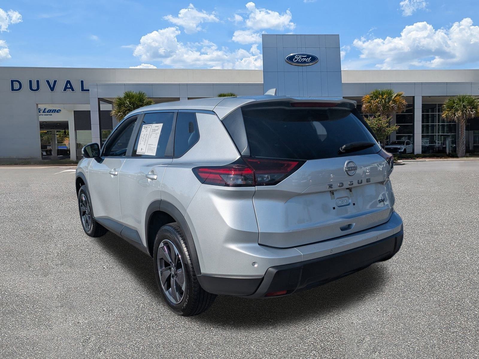 Used 2024 Nissan Rogue SV image 5