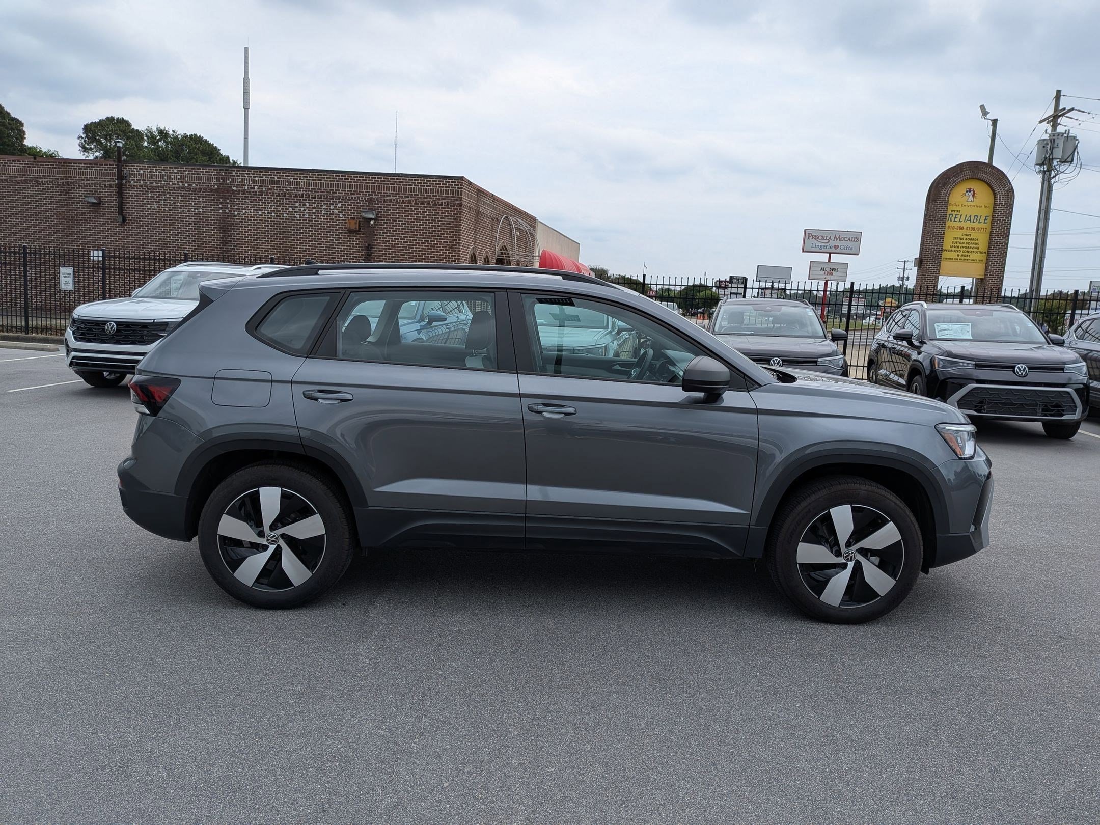 Used 2025 Volkswagen Taos S AWD/4WD image 2