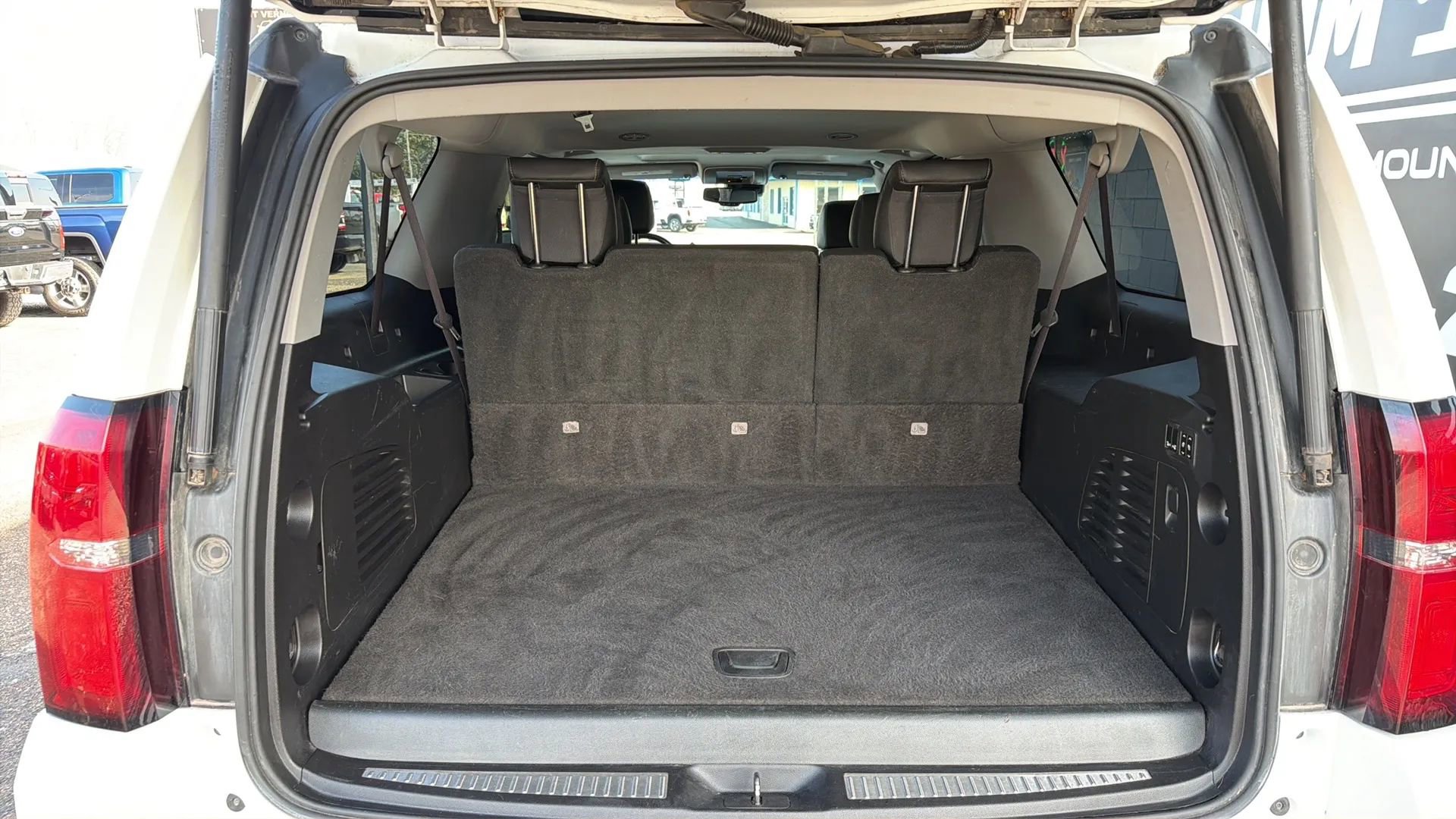 Used 2016 Chevrolet Suburban LT w/ Luxury Package image 15