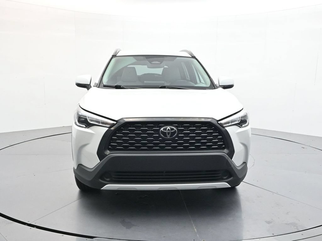 Used 2024 Toyota Corolla Cross LE FWD image 2