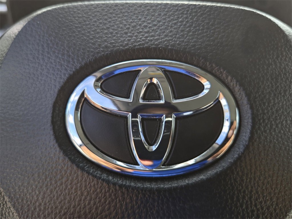 Used 2025 Toyota Corolla Cross L image 25