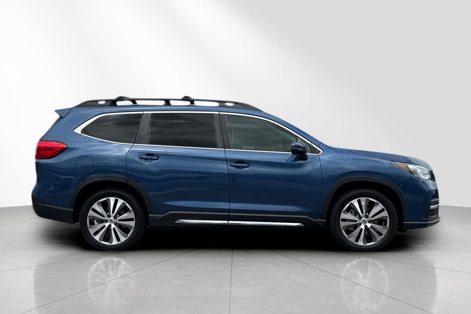 Used 2022 Subaru Ascent Limited w/ Technology Package AWD/4WD image 3