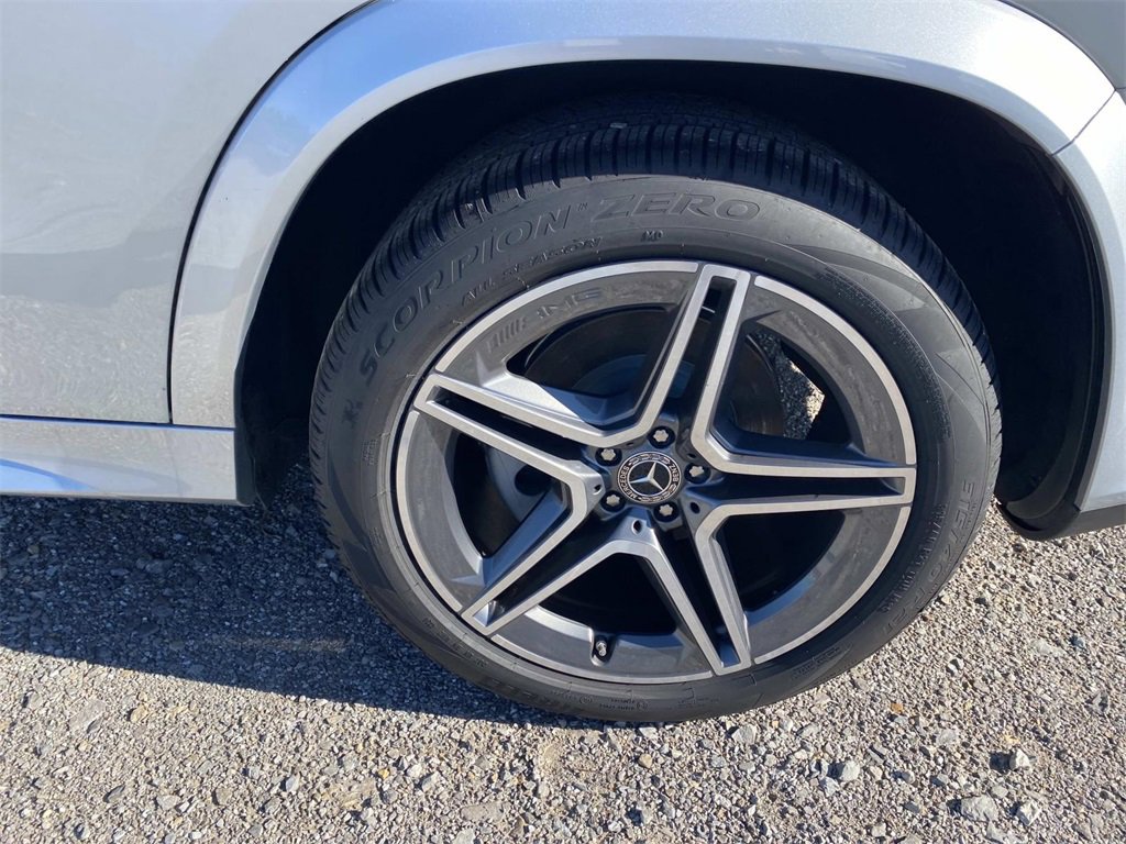 Used 2025 Mercedes-Benz GLS 450 4MATIC image 11