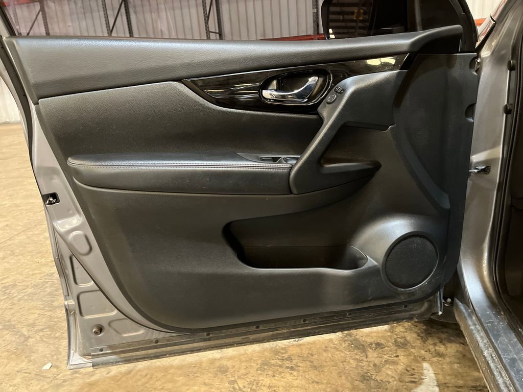 Used 2021 Nissan Rogue Sport SV image 10