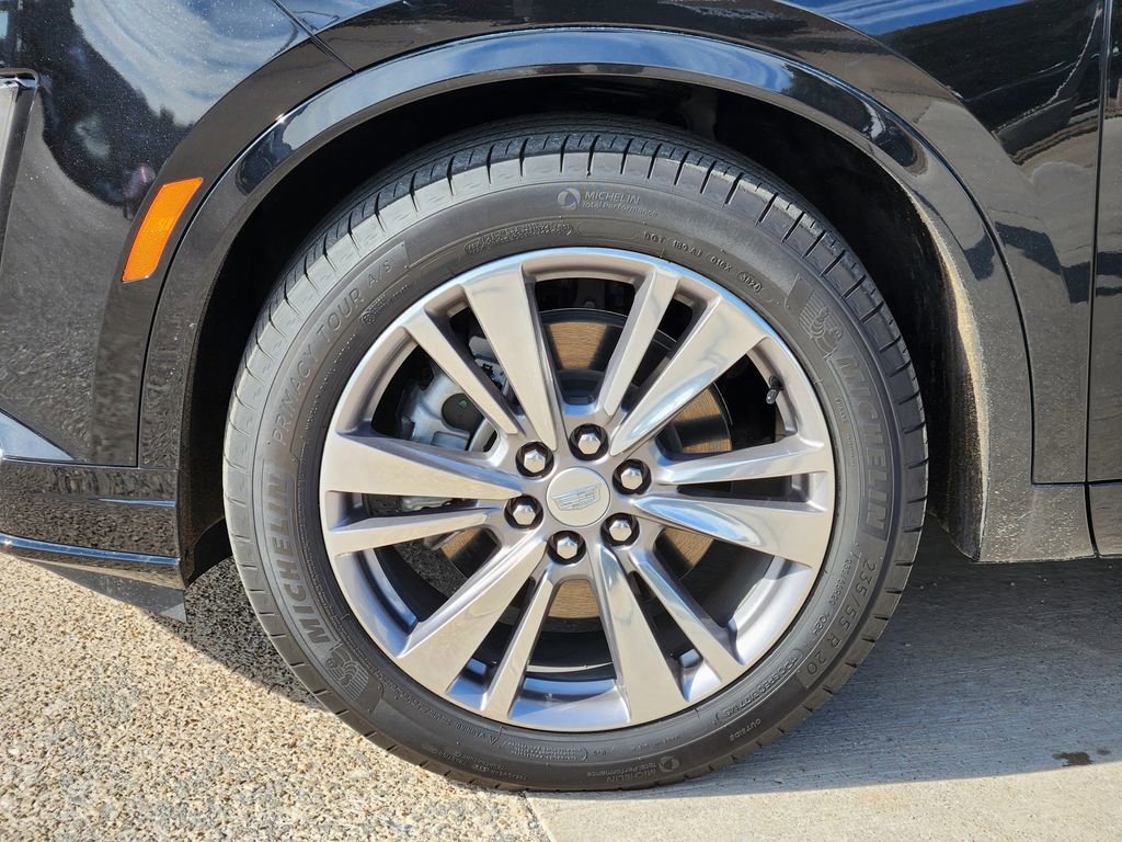 Used 2025 Cadillac XT6 Premium Luxury image 9